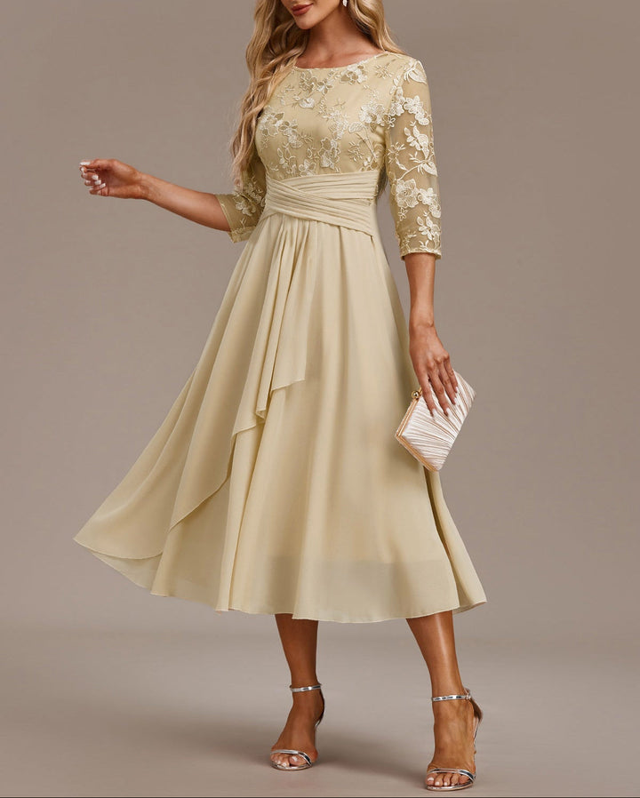 Elin™ - Champagnekjole med delikate broderier