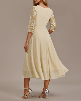 Elin™ - Champagnekjole med delikate broderier
