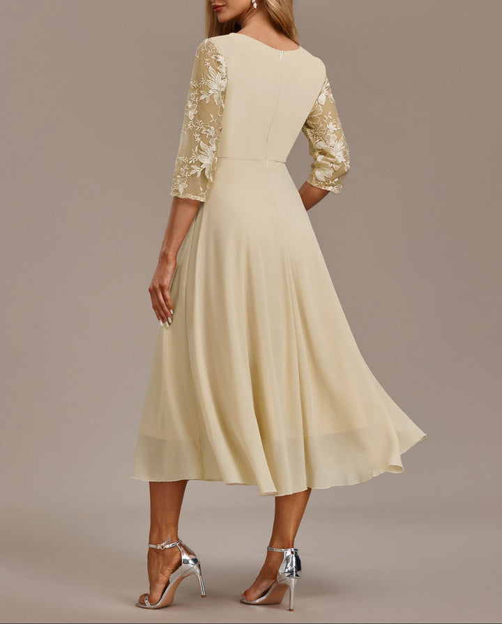 Elin™ - Champagnekjole med delikate broderier